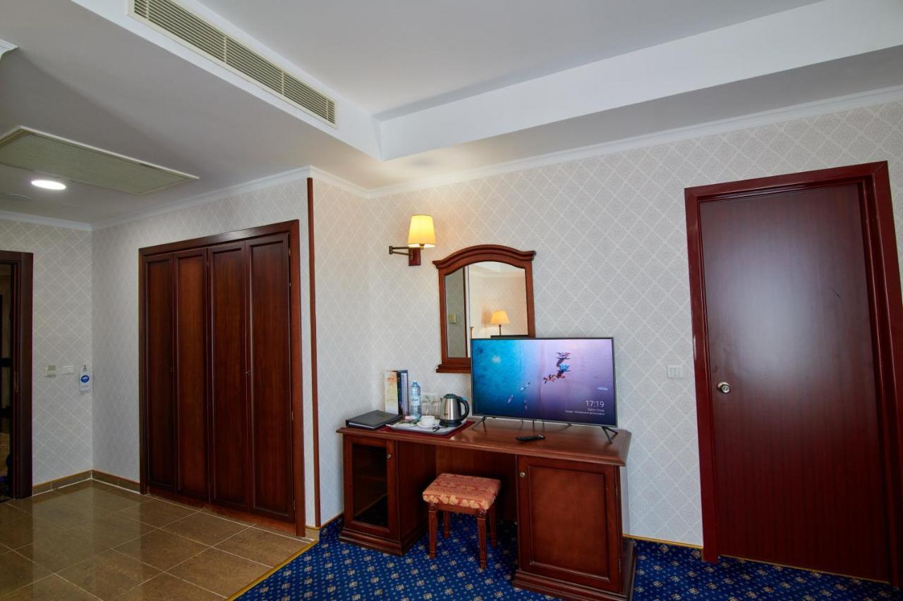 Grand Hotel Victory Актау Екстер'єр фото A room at the hotel
