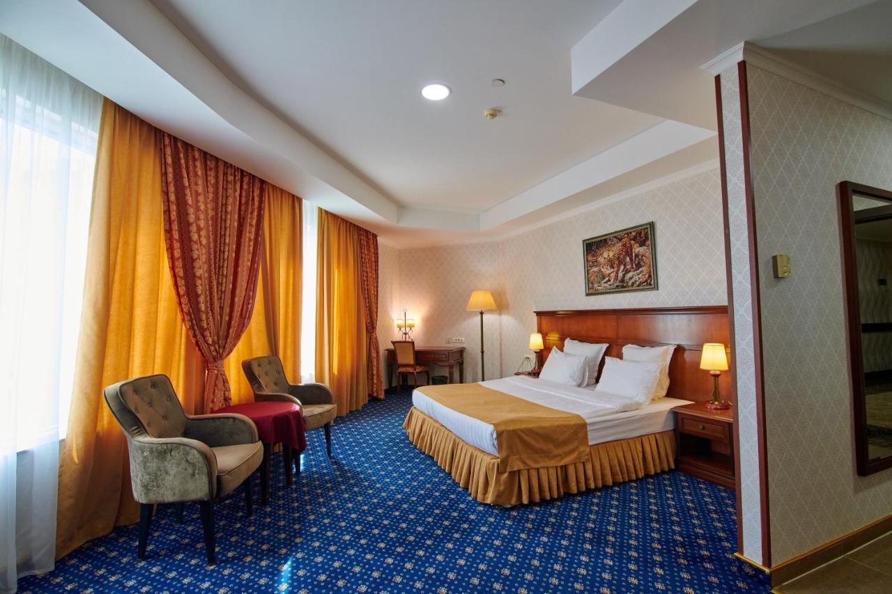 Grand Hotel Victory Актау Екстер'єр фото A room at the hotel
