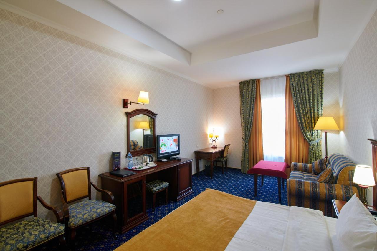 Grand Hotel Victory Актау Екстер'єр фото A room at the hotel
