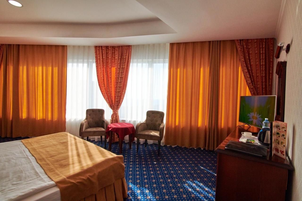 Grand Hotel Victory Актау Екстер'єр фото A room at the hotel