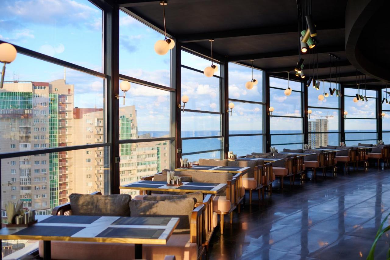 Grand Hotel Victory Актау Екстер'єр фото Skyline Bar