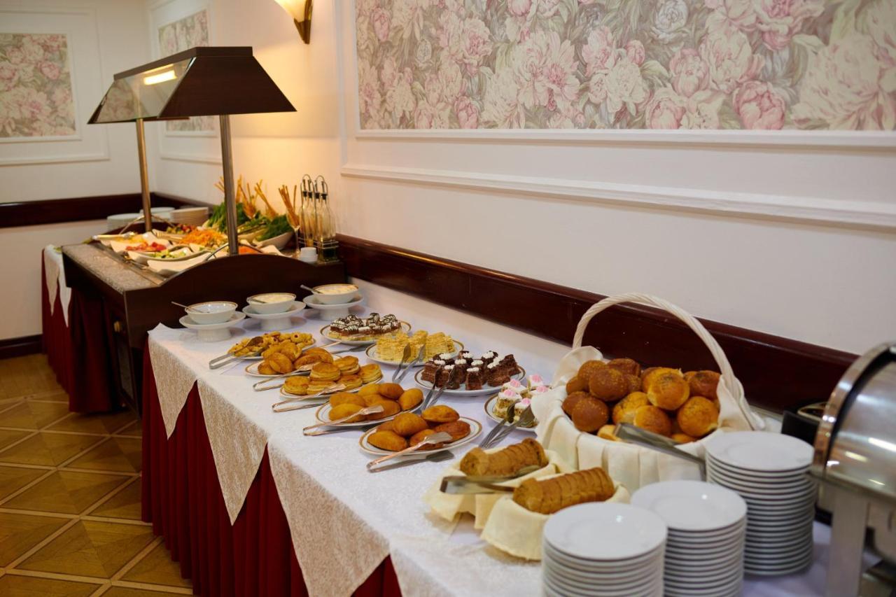 Grand Hotel Victory Актау Екстер'єр фото A buffet