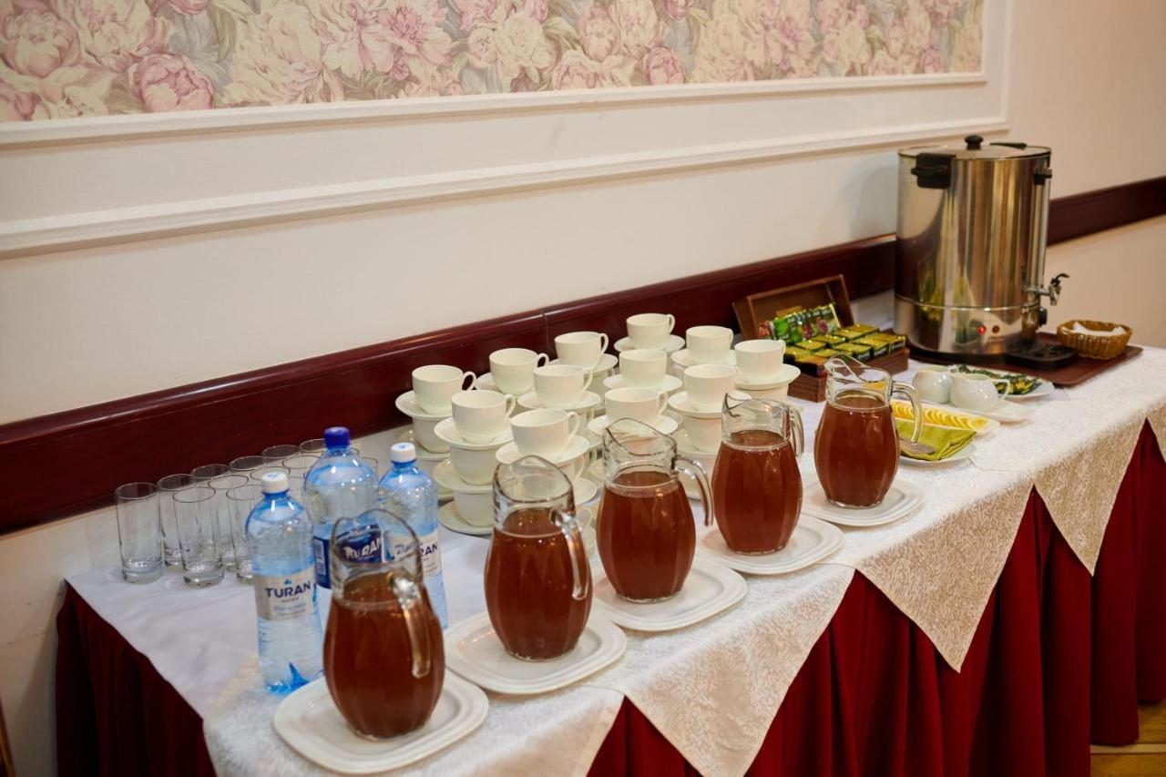 Grand Hotel Victory Актау Екстер'єр фото A buffet of tea