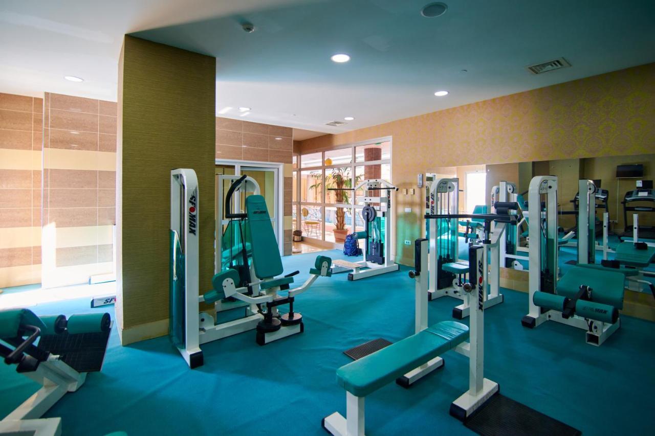 Grand Hotel Victory Актау Екстер'єр фото A gym at a hotel