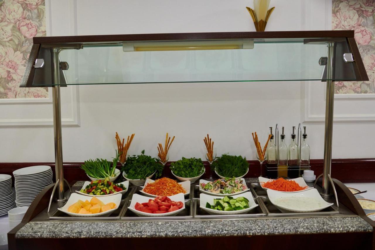 Grand Hotel Victory Актау Екстер'єр фото A salad bar
