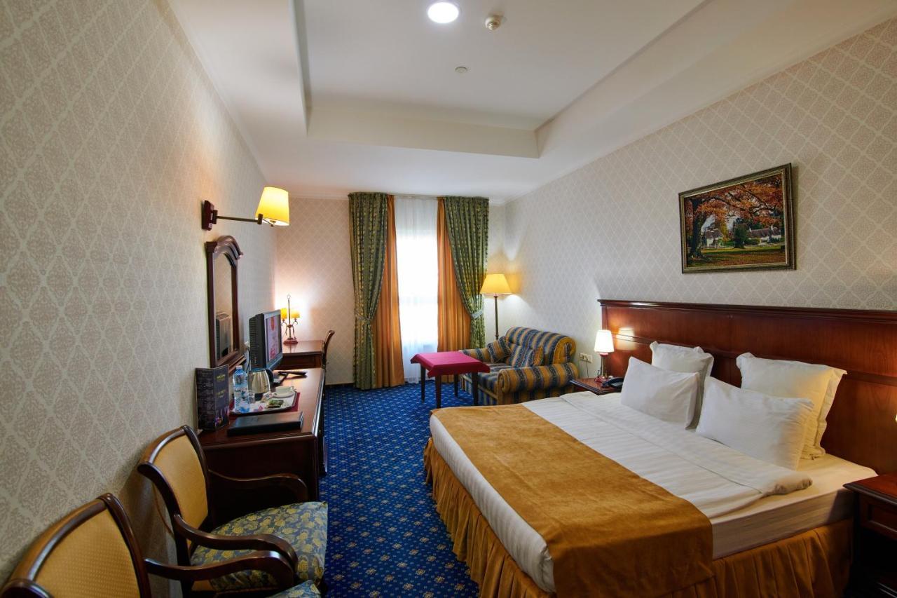 Grand Hotel Victory Актау Екстер'єр фото A room at the hotel