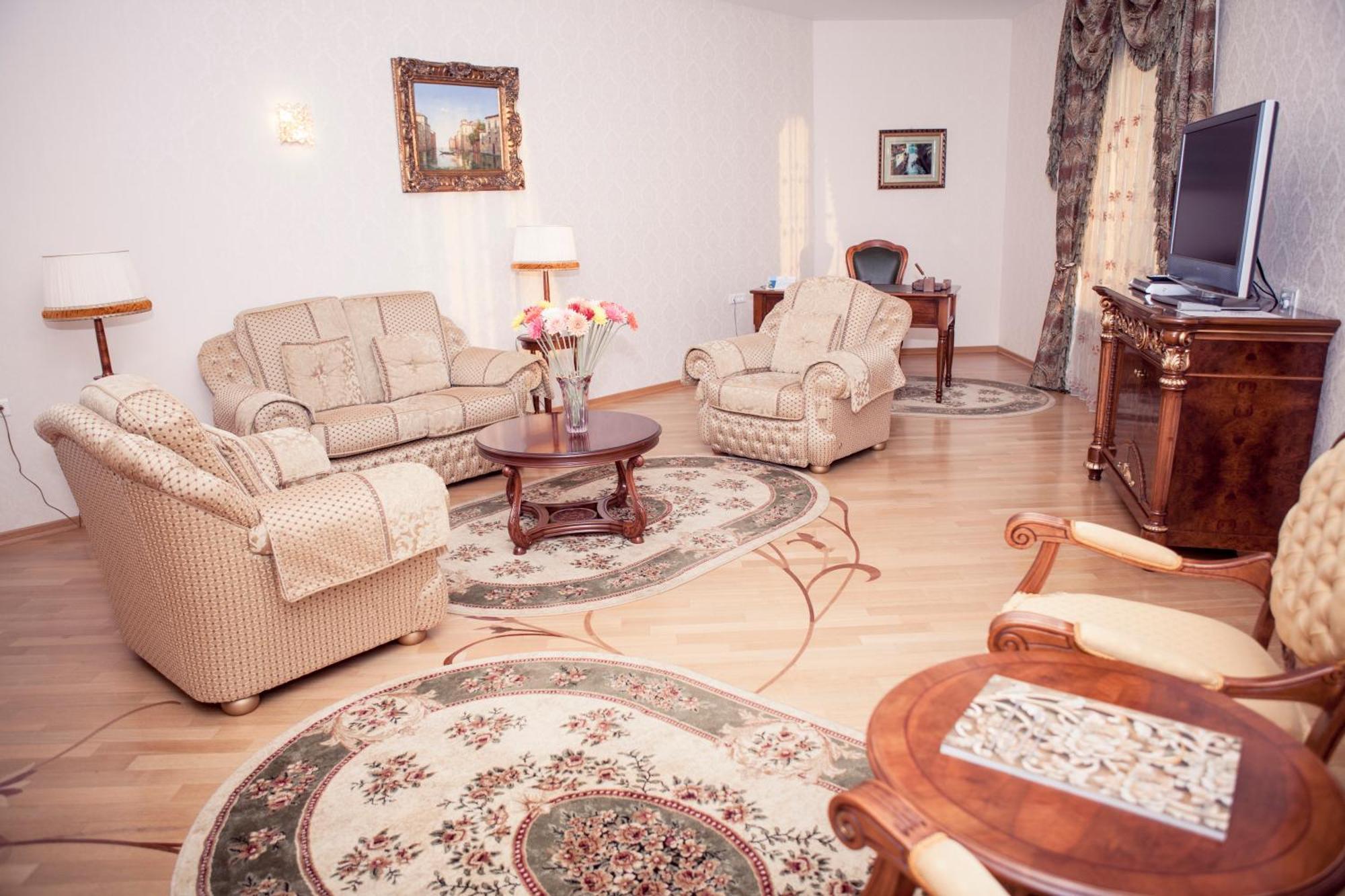 Grand Hotel Victory Актау Екстер'єр фото A living room