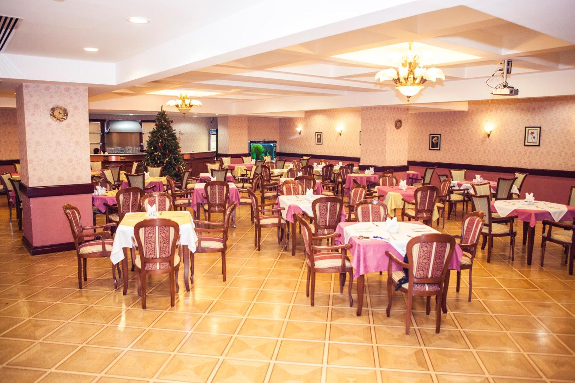 Grand Hotel Victory Актау Екстер'єр фото Restaurant