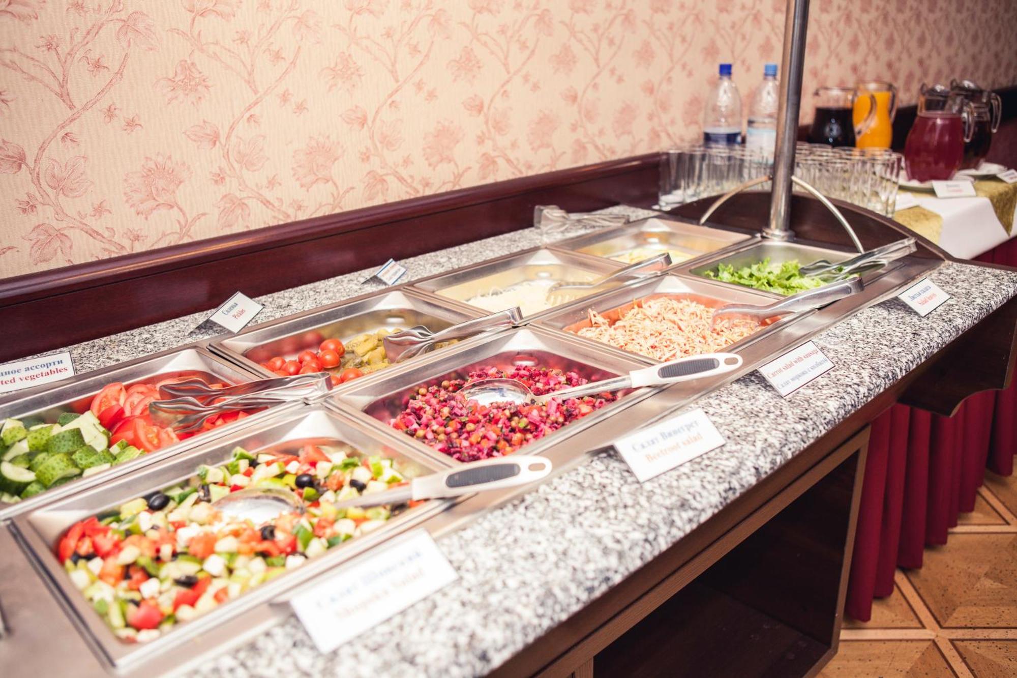 Grand Hotel Victory Актау Екстер'єр фото A salad bar