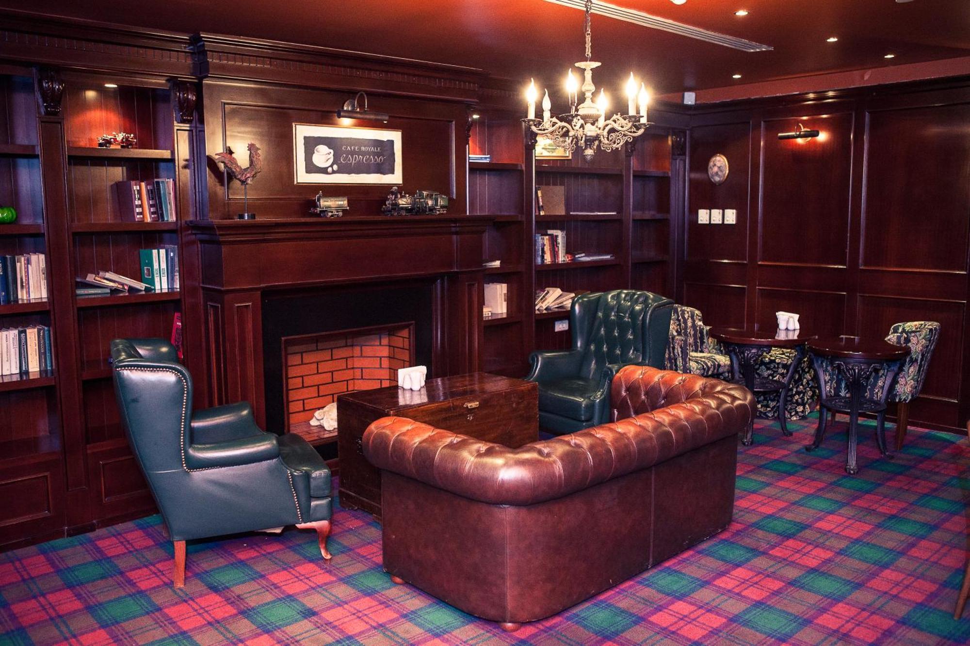 Grand Hotel Victory Актау Екстер'єр фото The library at the 2006 PGA Championship