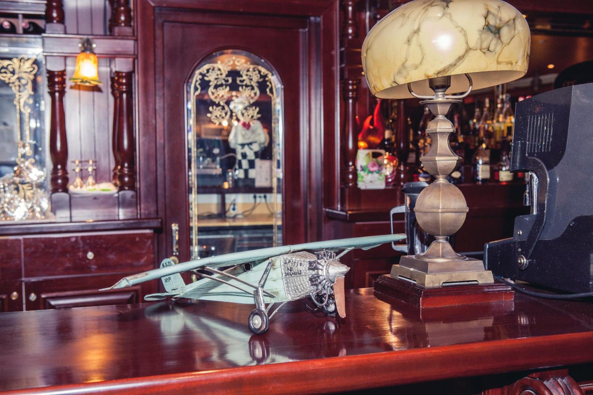 Grand Hotel Victory Актау Екстер'єр фото The bar at the 1905