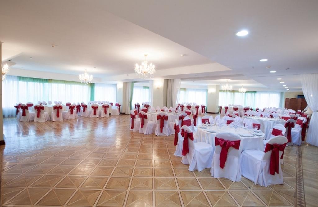 Grand Hotel Victory Актау Екстер'єр фото A banquet hall
