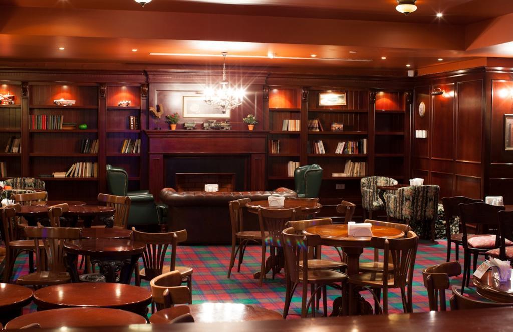 Grand Hotel Victory Актау Екстер'єр фото The library
